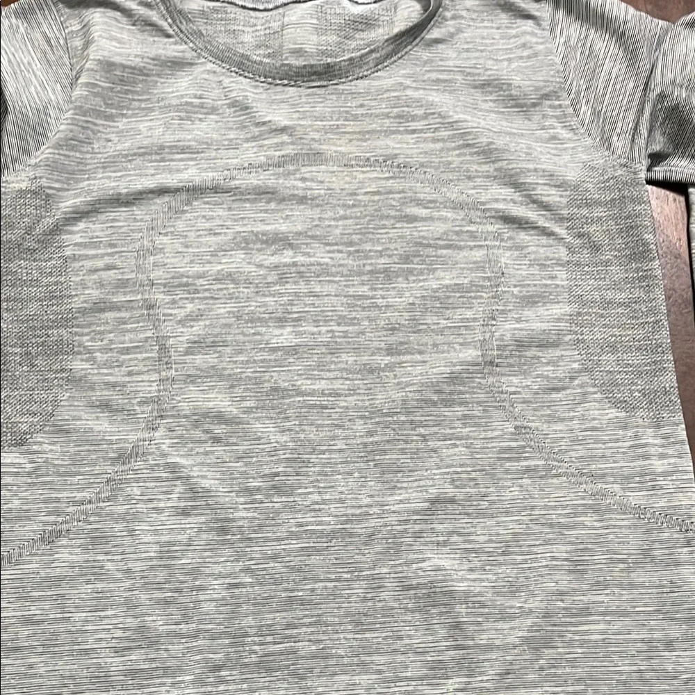 Lululemon Athletica Gray Long Sleeve Tee